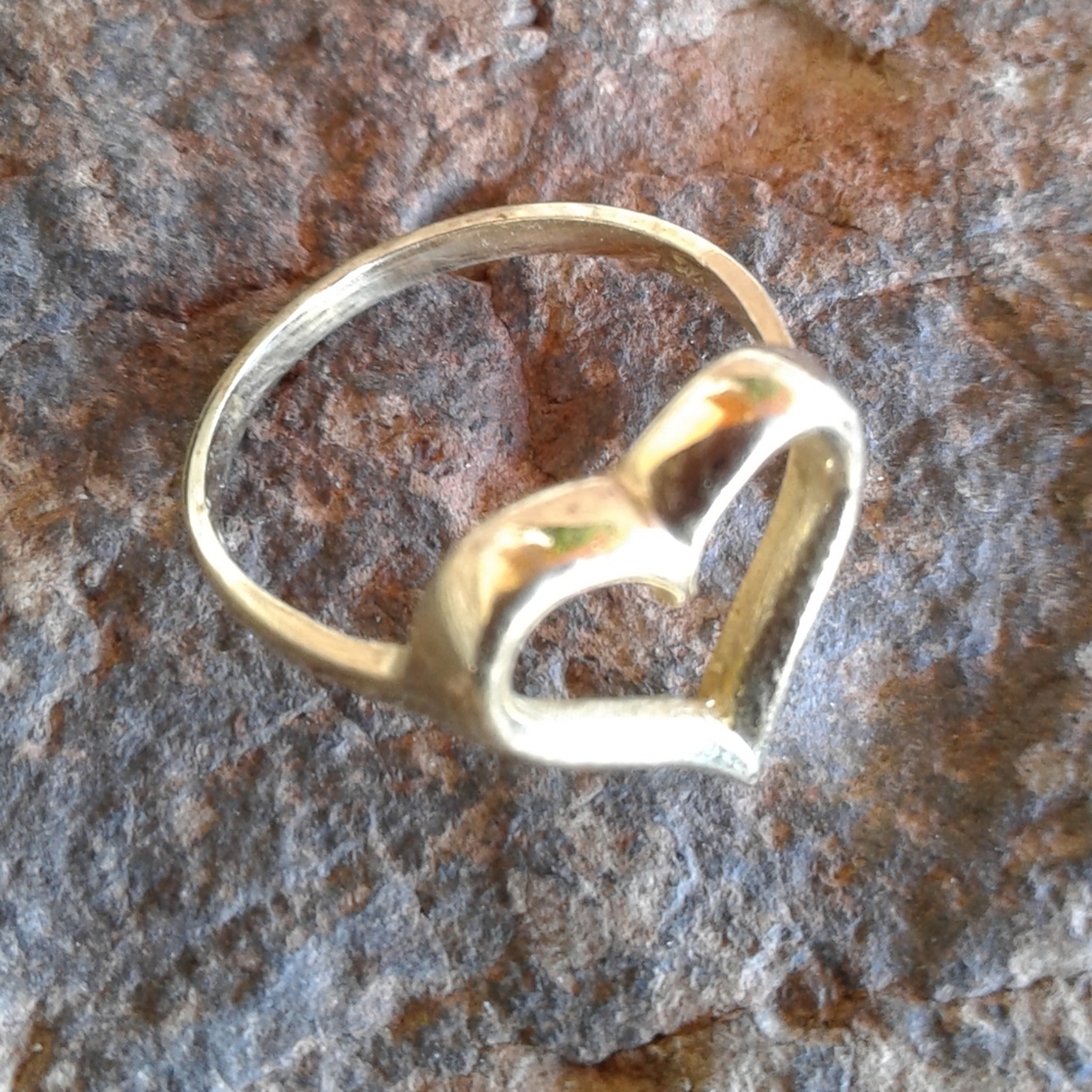 14k Solid Yellow Gold Heart Ring - image 2